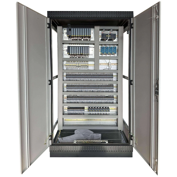 Pole-mounted relay protection device