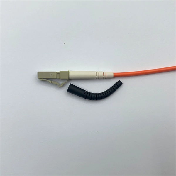 Case Study of Fiber Optic Panel Installation in French Data Centers